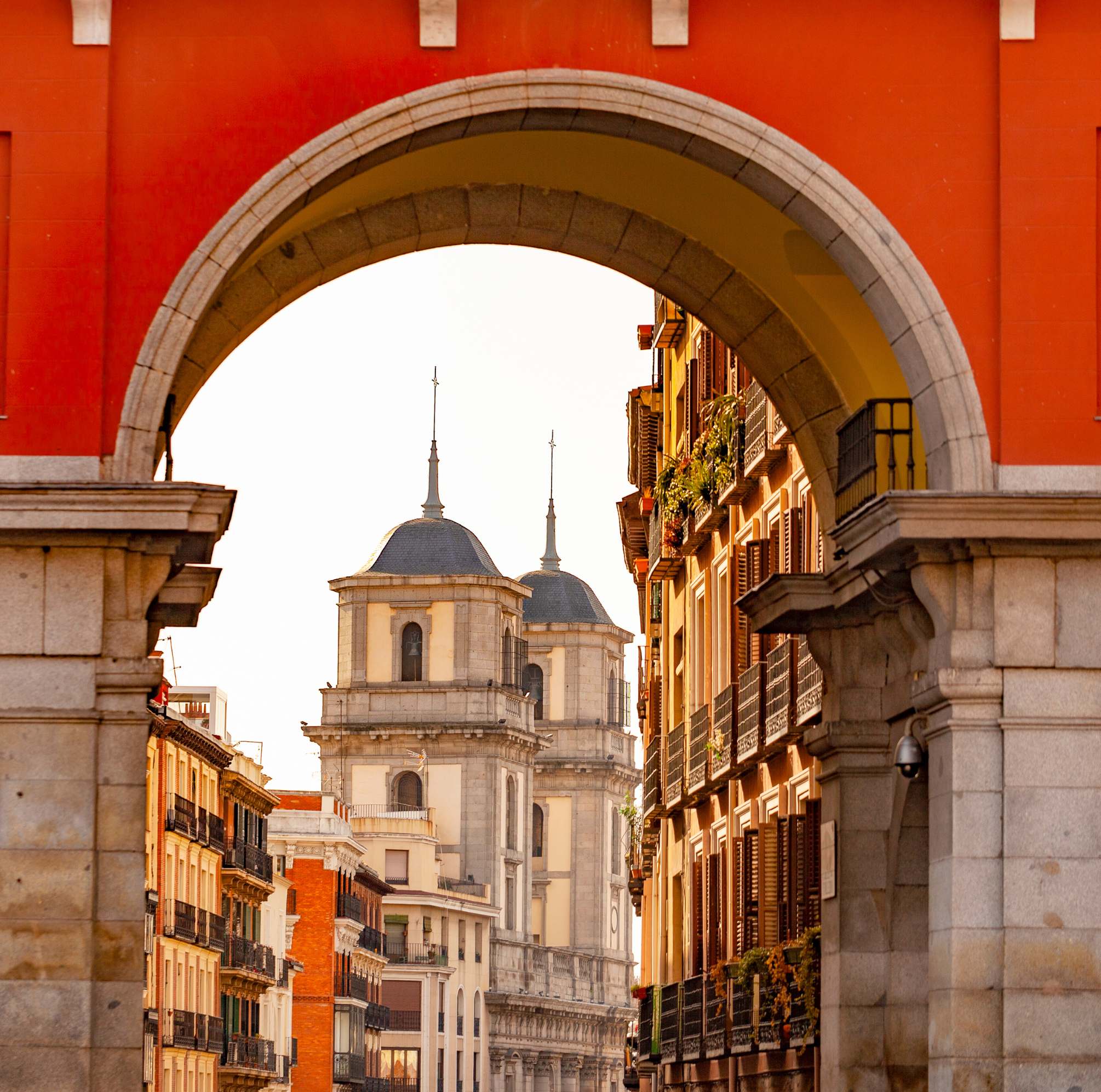 Vista a través del Arco de Plaza Mayor